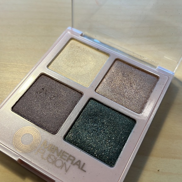 Tom Ford - Urban Decay Combo of eye shadows!!! - Picture 7 of 8